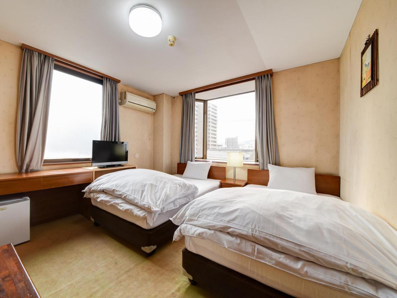 Green Business Hotel Фукуяма Екстериор снимка